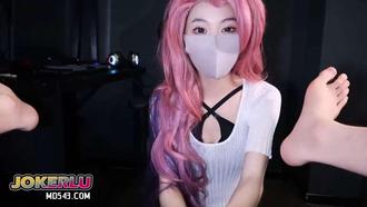  粉毛美少女超级色气陪玩榨精 Cola酱